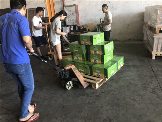 上海木工补缝腻子什么牌子好，李总选择旭彩网水性腻子！