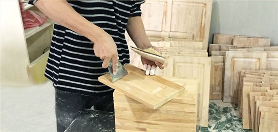 旭彩网水性腻子为你解答：普通修补腻子为何会出现冒钉、鼓泡的问题？