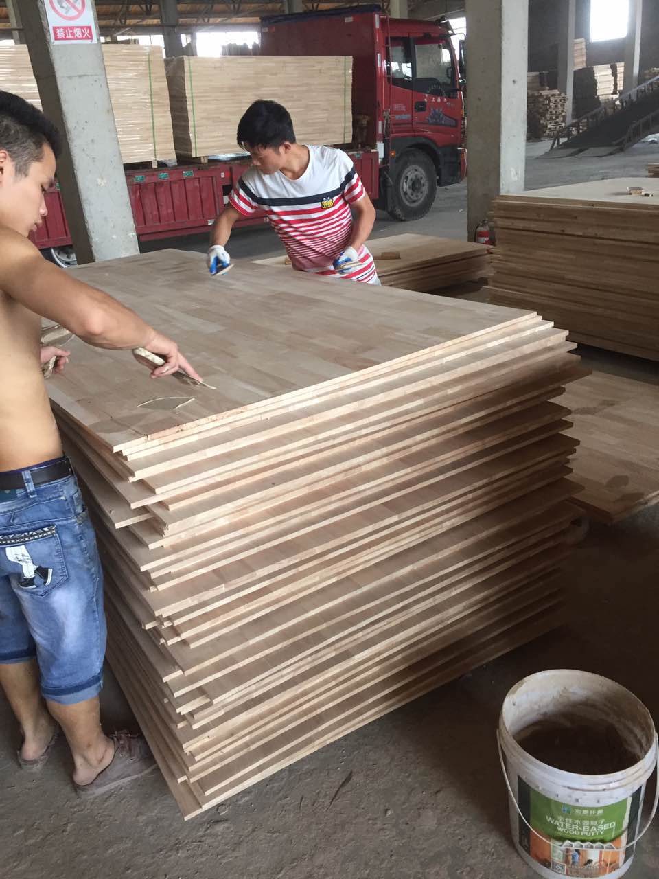 旭彩网水性腻子