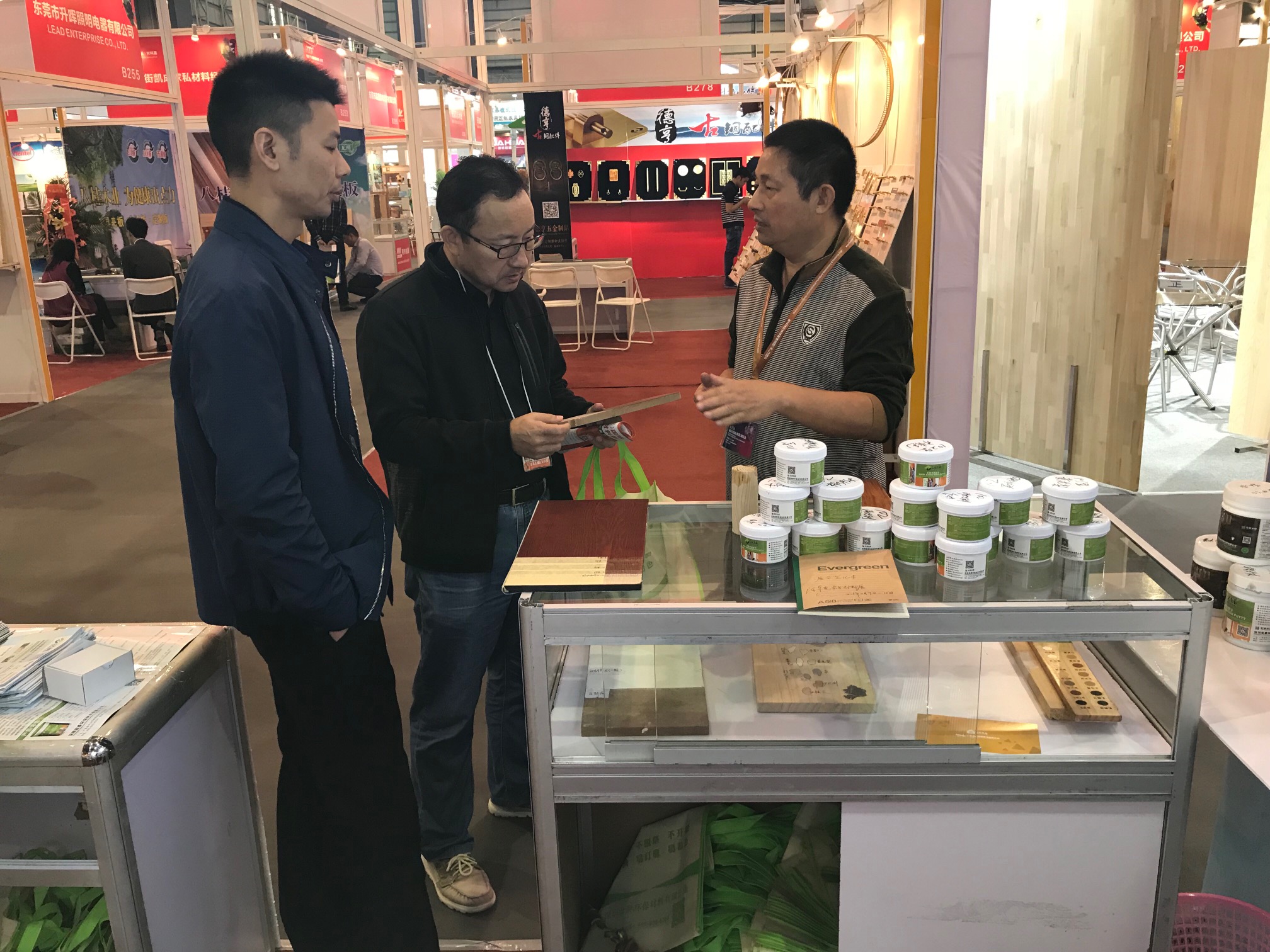 木地板修补腻子选择技巧，旭彩网研发出替换环氧腻子的木地板修补腻子