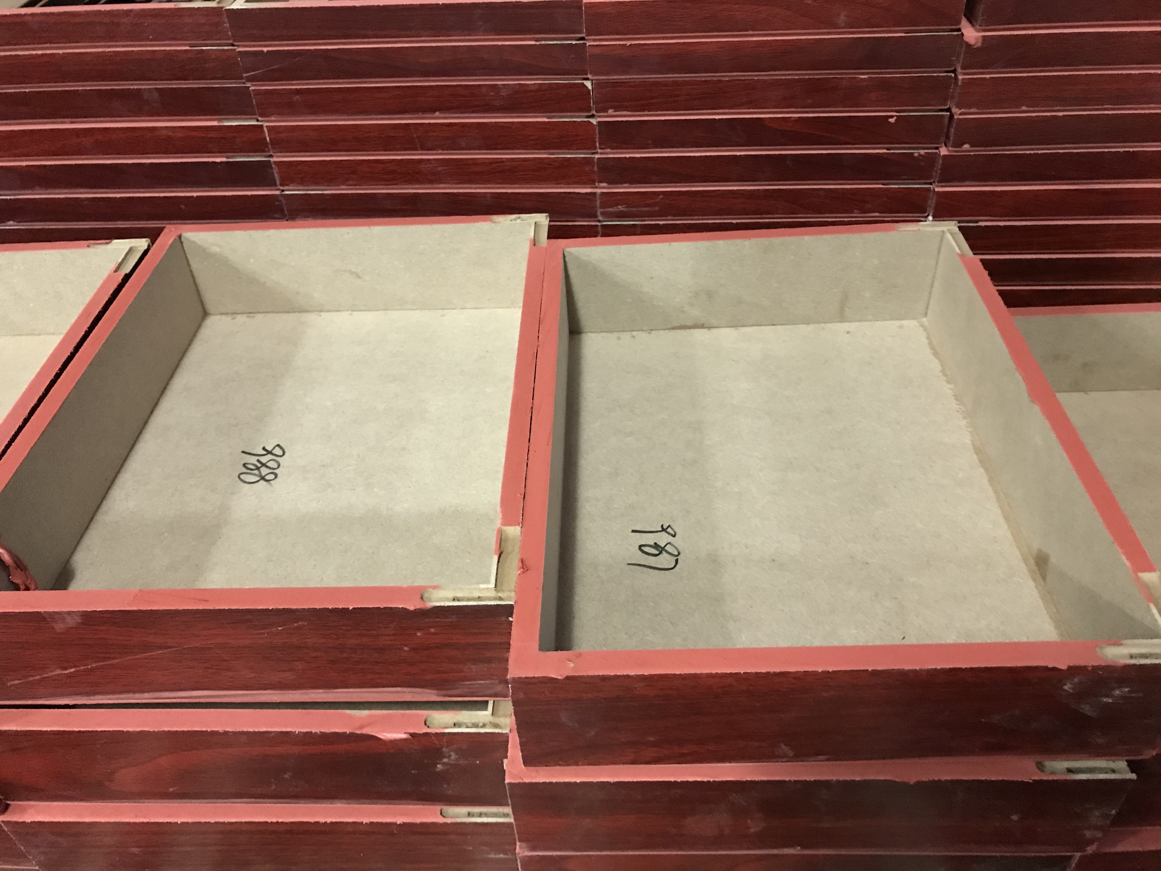浙江台州客户：解决木制品封边要省漆，旭彩网水性腻子有一套！