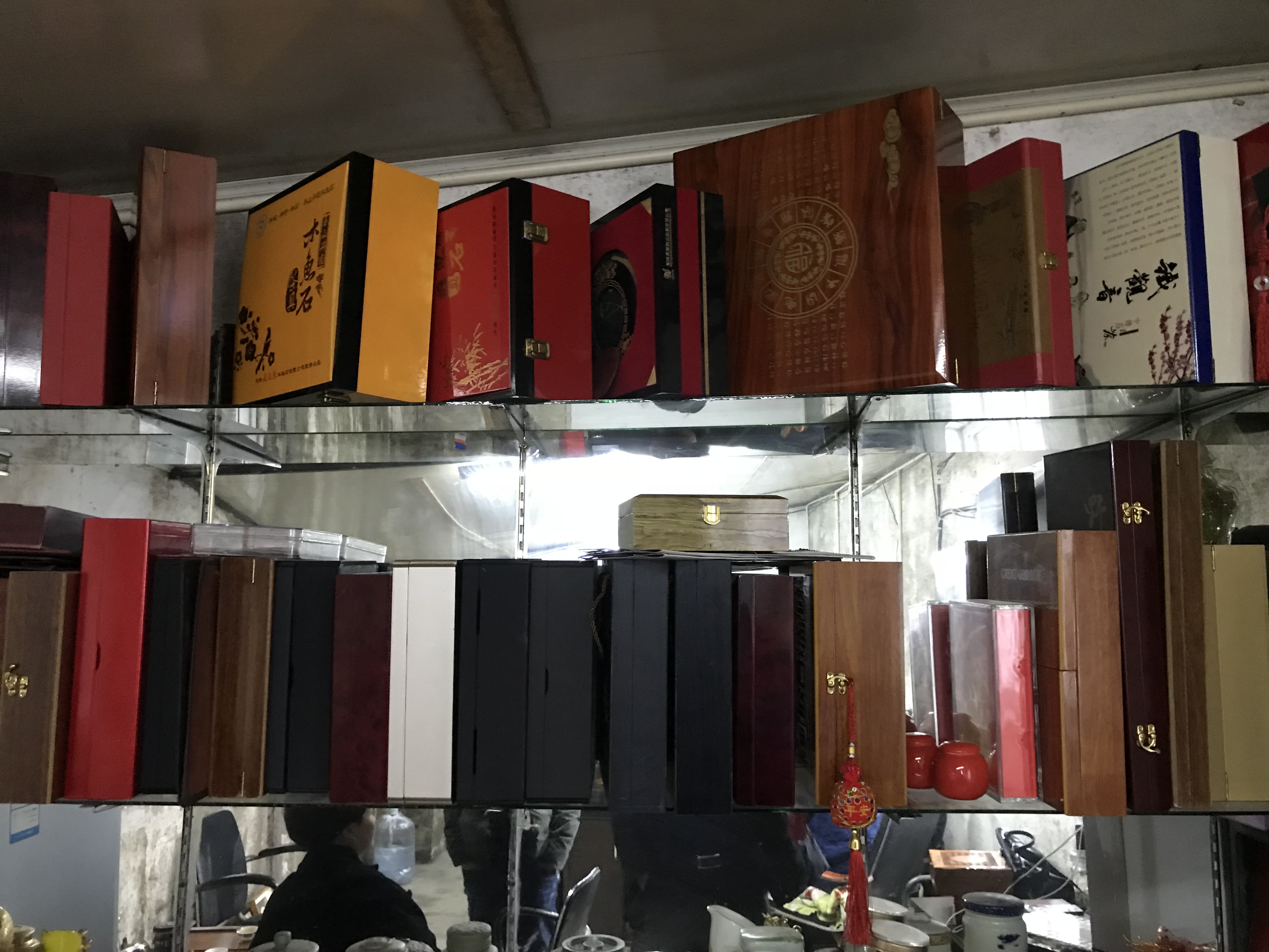 浙江义乌客户：解决木制品包装盒封边要省漆，旭彩网水性木器腻子有一套！