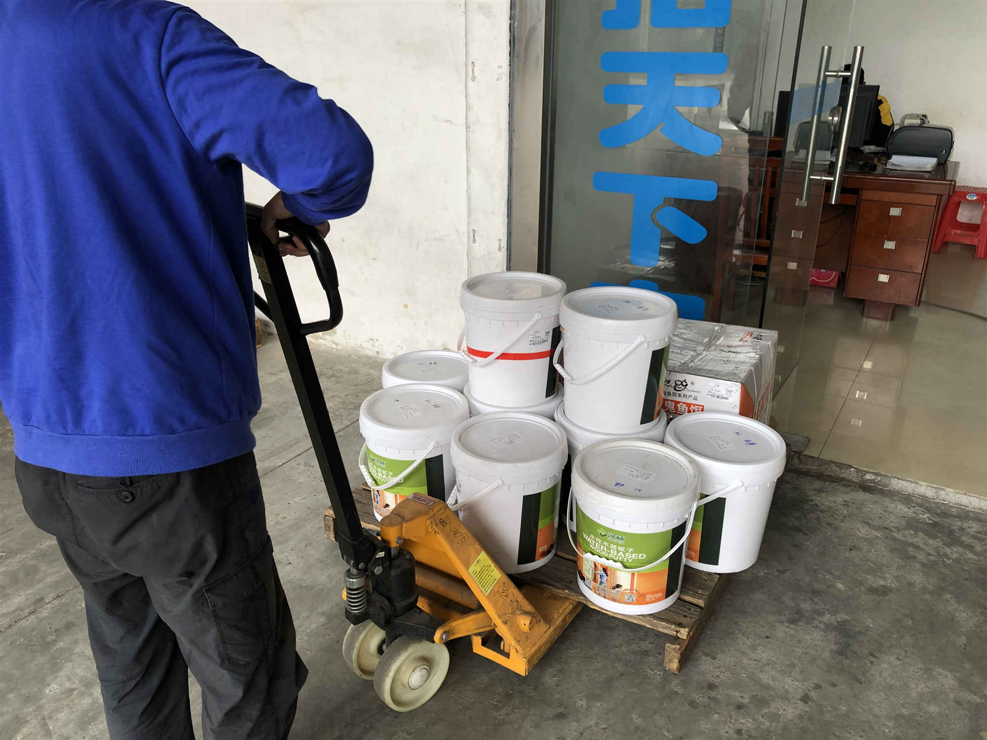 旭彩网水性修补腻子